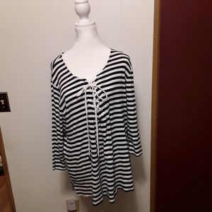 Black and white Blouse  arm pit to pit 23 inch 25 1/2 length